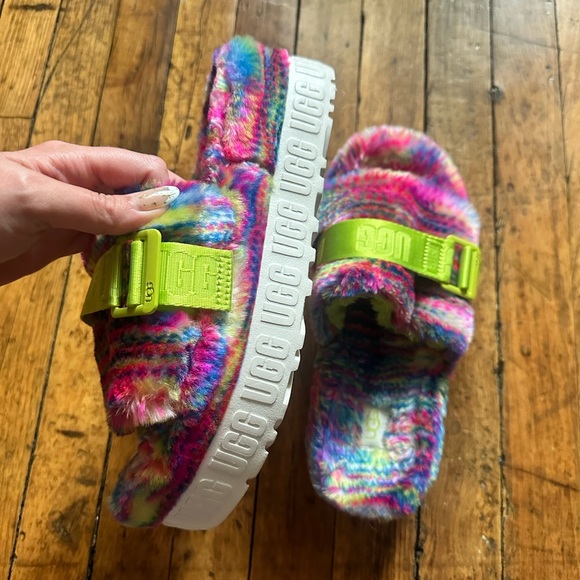 UGG Women’s Fluffita Slipper Size 7 - Picture 2 of 7